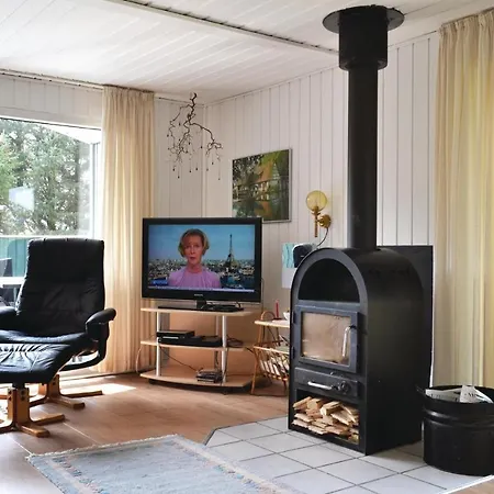 Three-bedroom In Hvide Sande