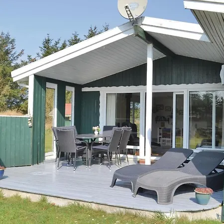 Дом отдыха Three-bedroom In Hvide Sande