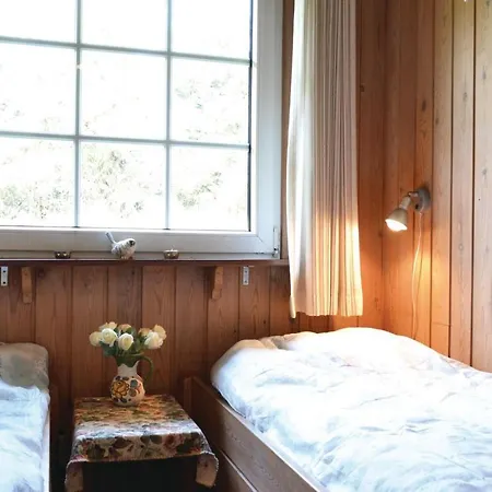 Дом отдыха Three-bedroom In Hvide Sande