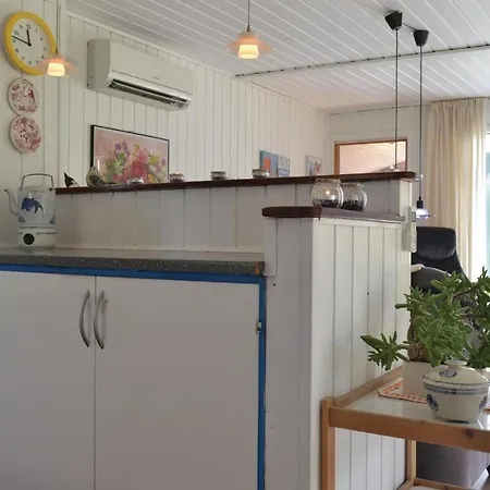Three-bedroom In Hvide Sande *